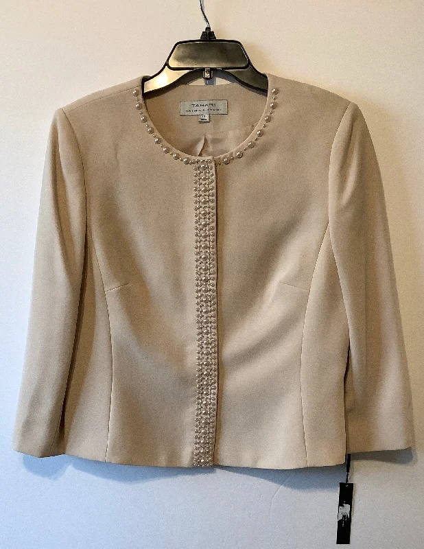 Women's Flared Sleeve Blazers -Blazer By Tahari By Arthur Levine In Cream, Size: 12 Women's Flared Sleeve Blazers -Blazer By Tahari By Arthur Levine In Cream, Size: 12