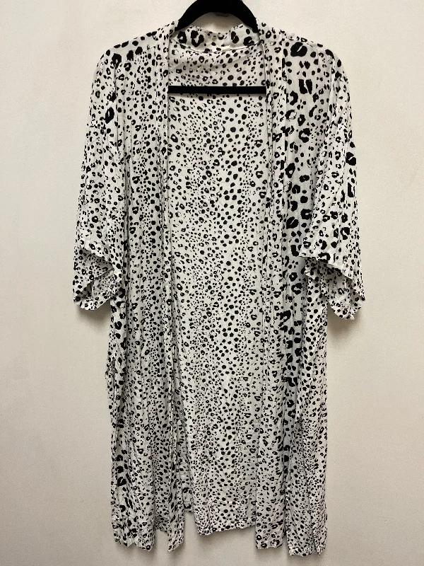 Kimono with Designer Touch-Kimono By Clothes Mentor In Black & White, Size: Osfm