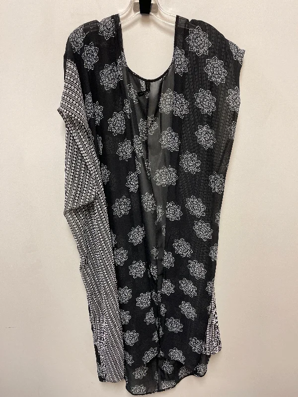 Kimono for Formal Gatherings-Kimono By Clothes Mentor In Black & White, Size: 1x