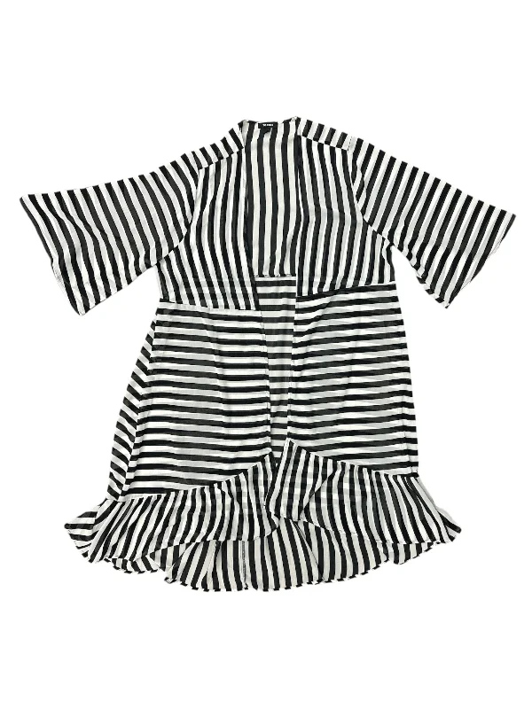 Kimono with Belt-Kimono By Torrid In Black & White, Size: 2x