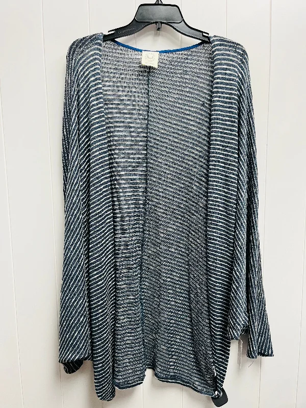 Kimono for Easy Glam Look-Kimono By Fantastic Fawn In Blue & White, Size: Osfm