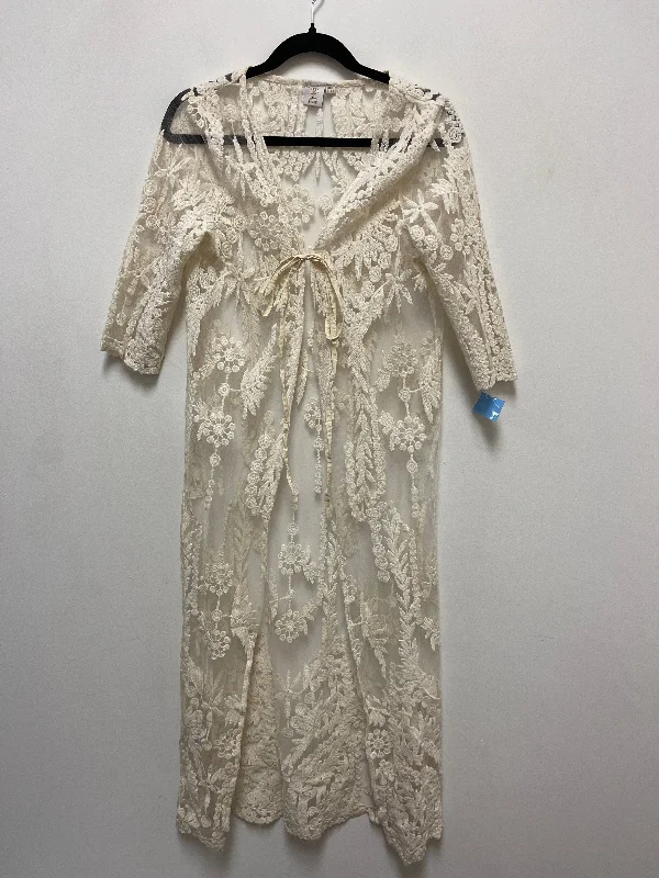 Kimono for Fashionista Look-Kimono By Clothes Mentor In Cream, Size: Osfm