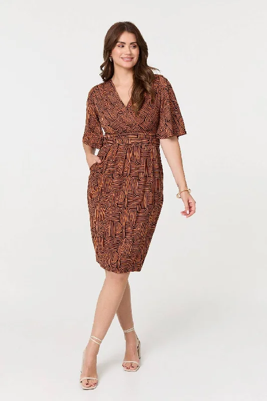 Wrap Dress with Lace Detail -Wrap Dress with V-neck -Printed Ruched Faux Wrap Knee Length Dress Wrap Dress with Lace Detail -Wrap Dress with V-neck -Printed Ruched Faux Wrap Knee Length Dress