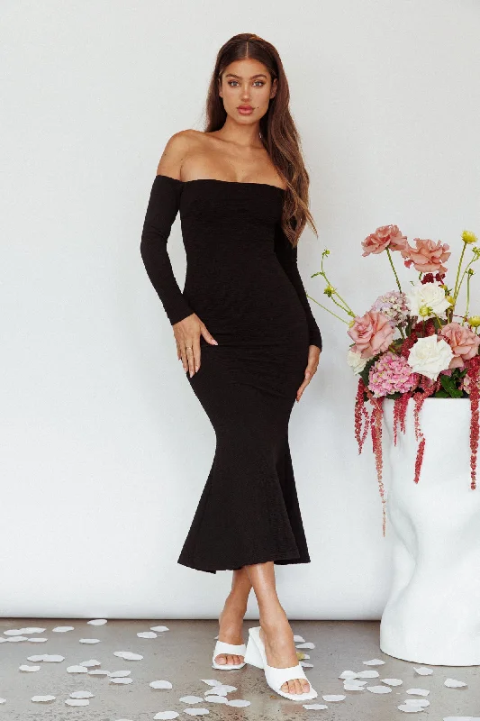 Women's Sleeveless V-neck Maxi Dress-Speakeasy Off-Shoulder Maxi Dress Black