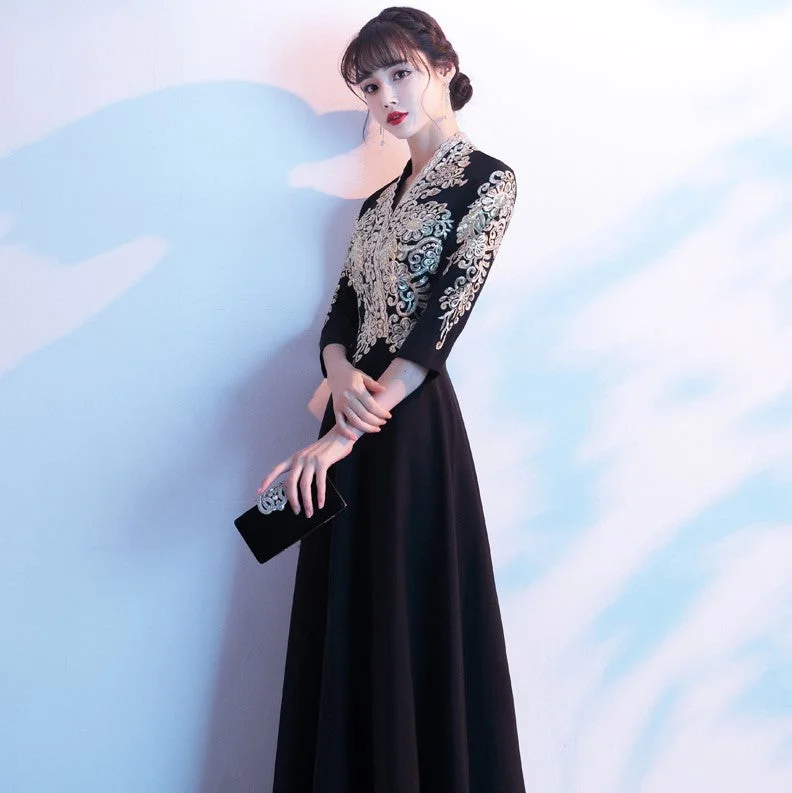 High-Neck Wedding Dresses for Elegant Coverage -3/4 Sleeve V Neck Floral Embroidery Long Chinese Wedding Party Dress
