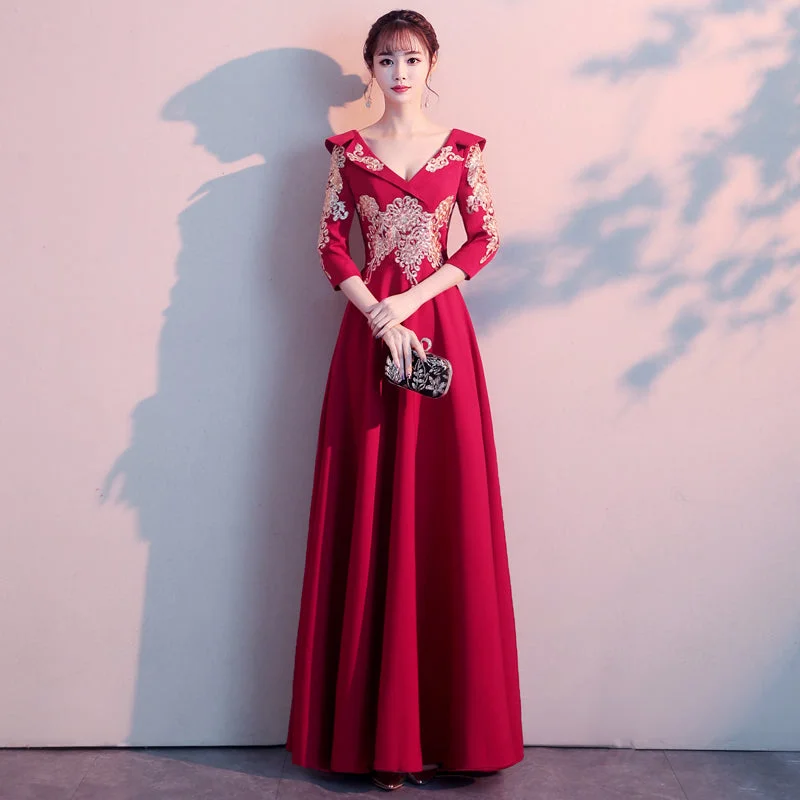 Elegant Wedding Dresses with Silk Overlay for Luxury -Floral Embroidery V Neck Pleated Skirt Chinese Wedding Party Dress