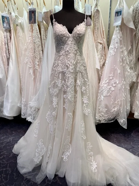 Vintage Bridal Gowns with Full Skirt for Princess Look -Ivory / Soft Blush Lace Tulle Couture Formal Wedding Dress gh2654