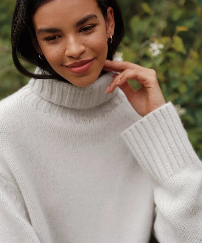 Women's Sweater for Chic and Cozy Style-Cashmere Jet Turtleneck