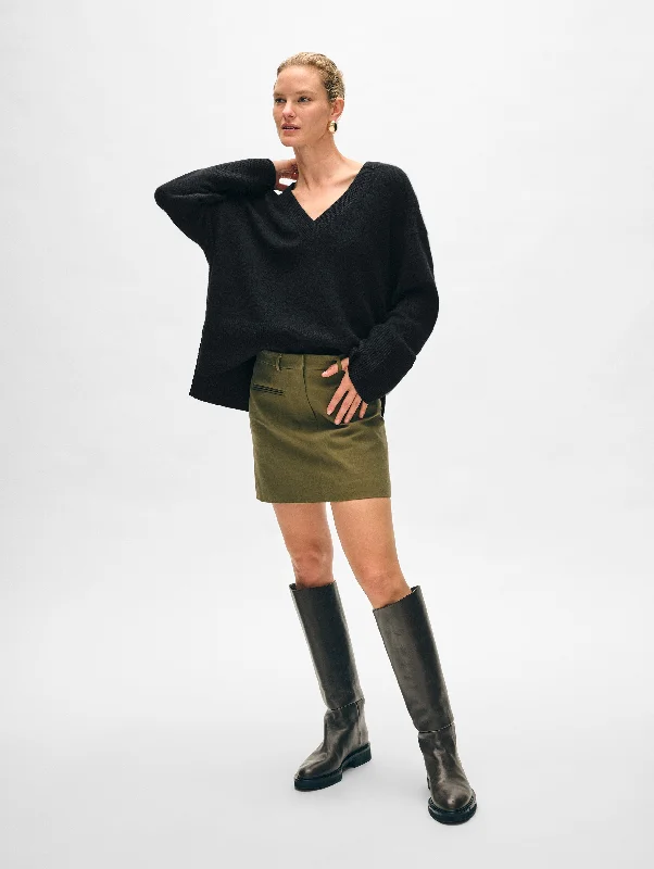Women's Sweater for a Sleek Fit-Cashmere Side Slit V Neck