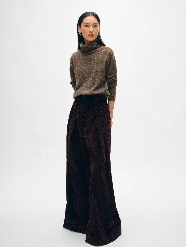 Women's Sweater for Bold, Cozy Looks-Cashmere Turtleneck