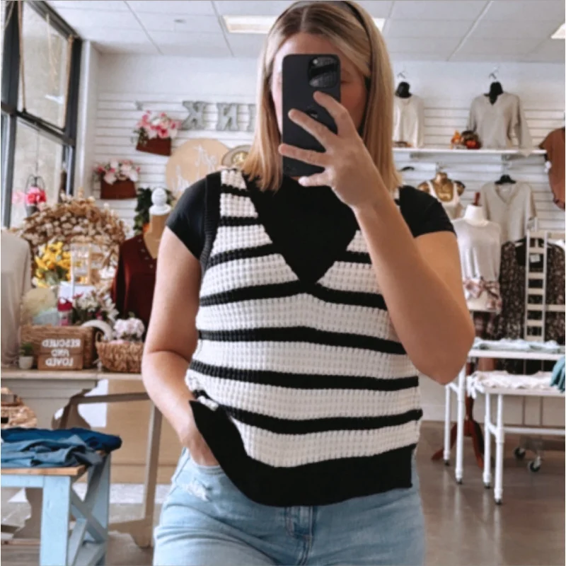 Women's Classic Vests Sweater with Knitted Patterns-Find Your Way Striped Vest Black Women's Classic Vests Sweater with Knitted Patterns-Find Your Way Striped Vest Black