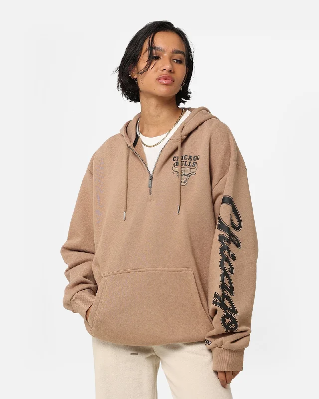 Women's Trendy Hoodies for Casual Streetwear -New Era Chicago Bulls Sleeve Script Hoodie Khaki/Black Women's Trendy Hoodies for Casual Streetwear -New Era Chicago Bulls Sleeve Script Hoodie Khaki/Black