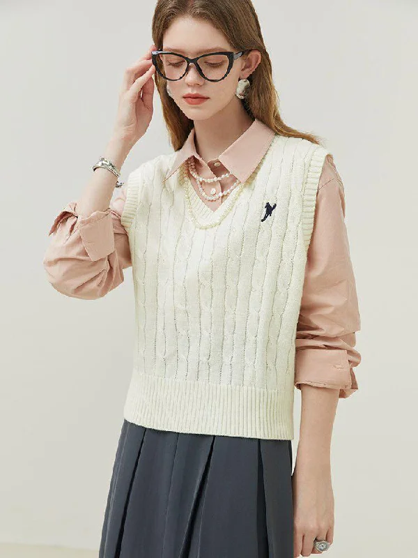 Women's Knit Sweater with Belt Detail -Old Money Sweater Vest