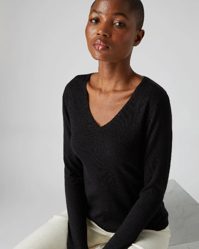 Women's Sweater for Fall-Women's Imogen Superfine Cashmere V Neck Sweater Black