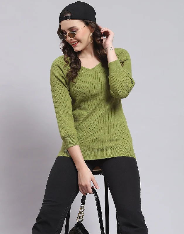 Women's Sweater with Red and Green Check-Women Green Solid V Neck 3/4 Sleeve Sweater Women's Sweater with Red and Green Check-Women Green Solid V Neck 3/4 Sleeve Sweater