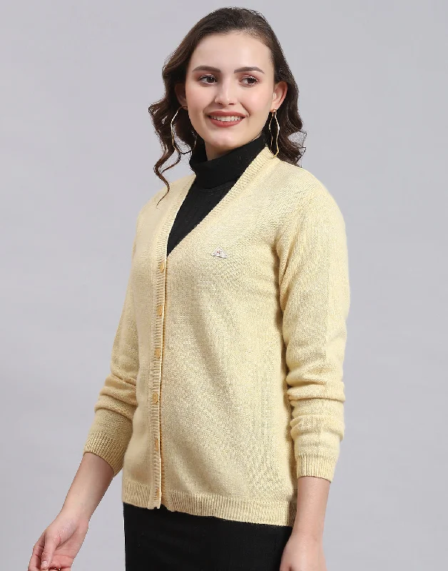 Women's Sweater with Tweed Texture-Women Yellow Solid V Neck Full Sleeve Sweater