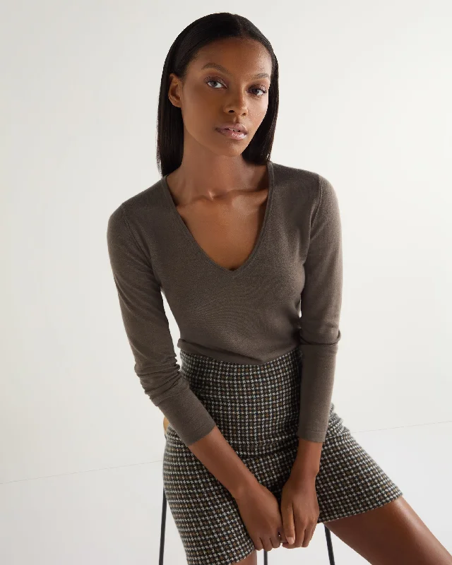 Women's Turtleneck Sweater-Women's Imogen Superfine Cashmere V Neck Sweater Mink Brown