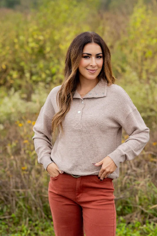Women's Sweatshirts with Sporty Patterns -Bold Ribbed Pullover