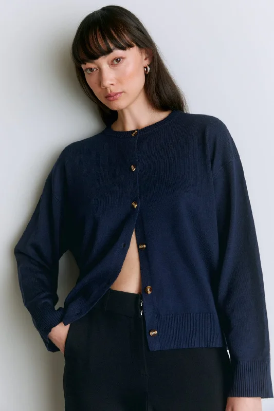 Knit Tops for Street Fashion-Classic Knit Cardigan