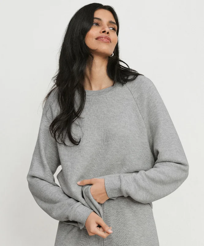 Women's Sweatshirts for After-Workout Comfort -Saturday Sweatshirt