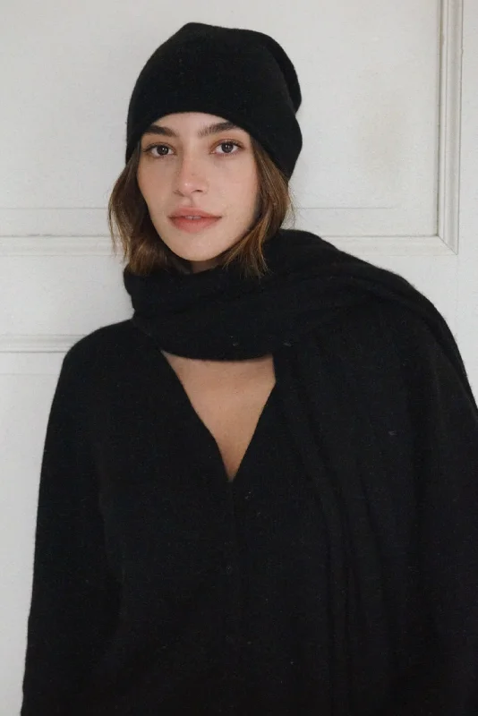 Knit Tops for Comfort on the Go-The Mathilda Cashmere Beanie // Noir