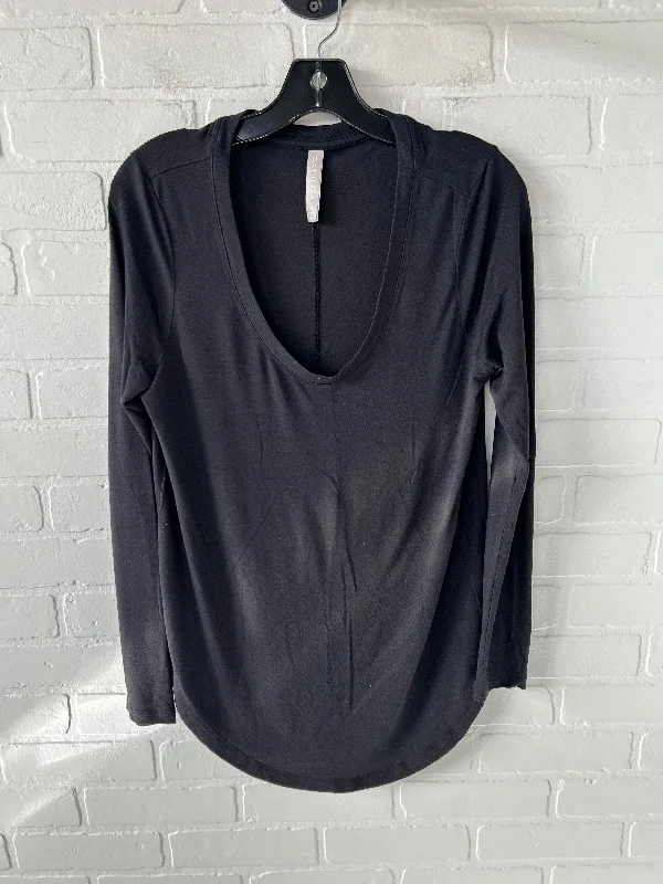 Women's Layered Long Sleeve T-shirt -Athletic Top Long Sleeve Crewneck By Athleta In Black, Size: M Women's Layered Long Sleeve T-shirt -Athletic Top Long Sleeve Crewneck By Athleta In Black, Size: M