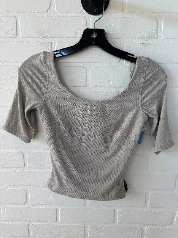 Women's V-neck Long Sleeve Tee with Simple Design -Athletic Top Long Sleeve Crewneck By Lululemon In Beige, Size: S Women's V-neck Long Sleeve Tee with Simple Design -Athletic Top Long Sleeve Crewneck By Lululemon In Beige, Size: S