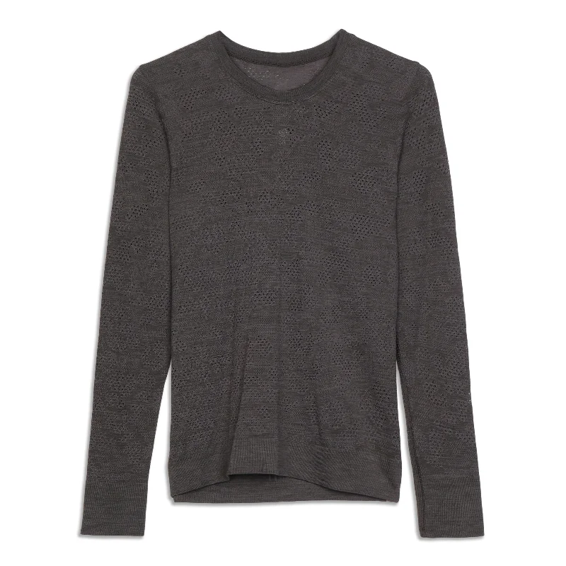 Women's Long Sleeve T-shirt for Relaxed Fit -Breeze By Long Sleeve Shirt - Resale