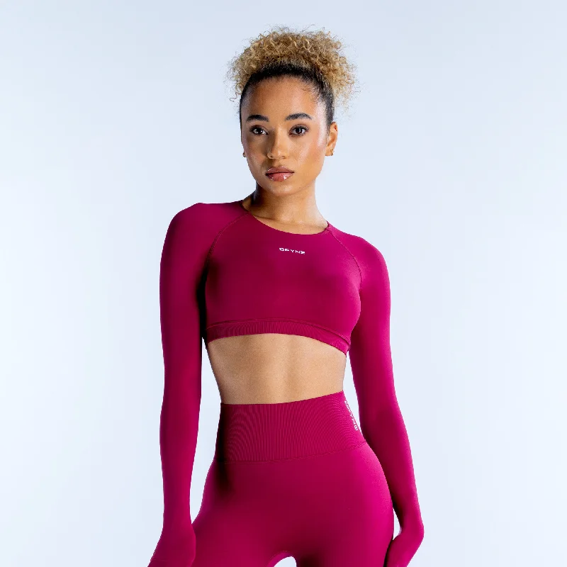 Women's Modern Long Sleeve T-shirt -Dynamic Long Sleeve Crop Top