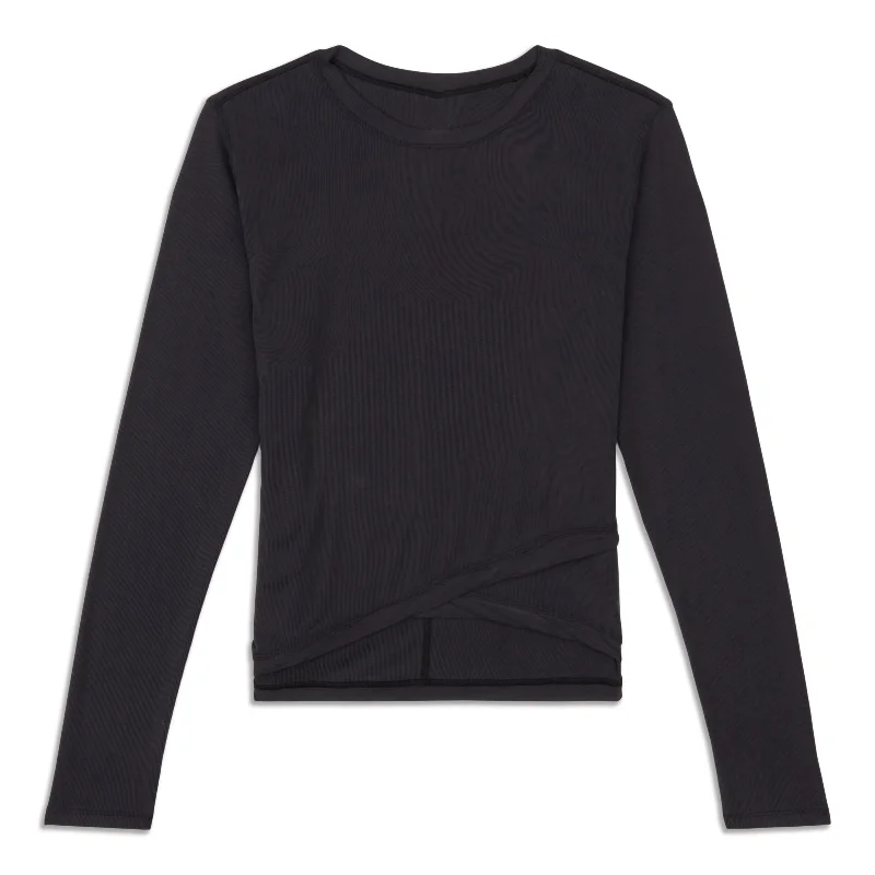 Women's Chic Long Sleeve T-shirt with Modern Fit -Do The Twist Long Sleeve Shirt - Resale