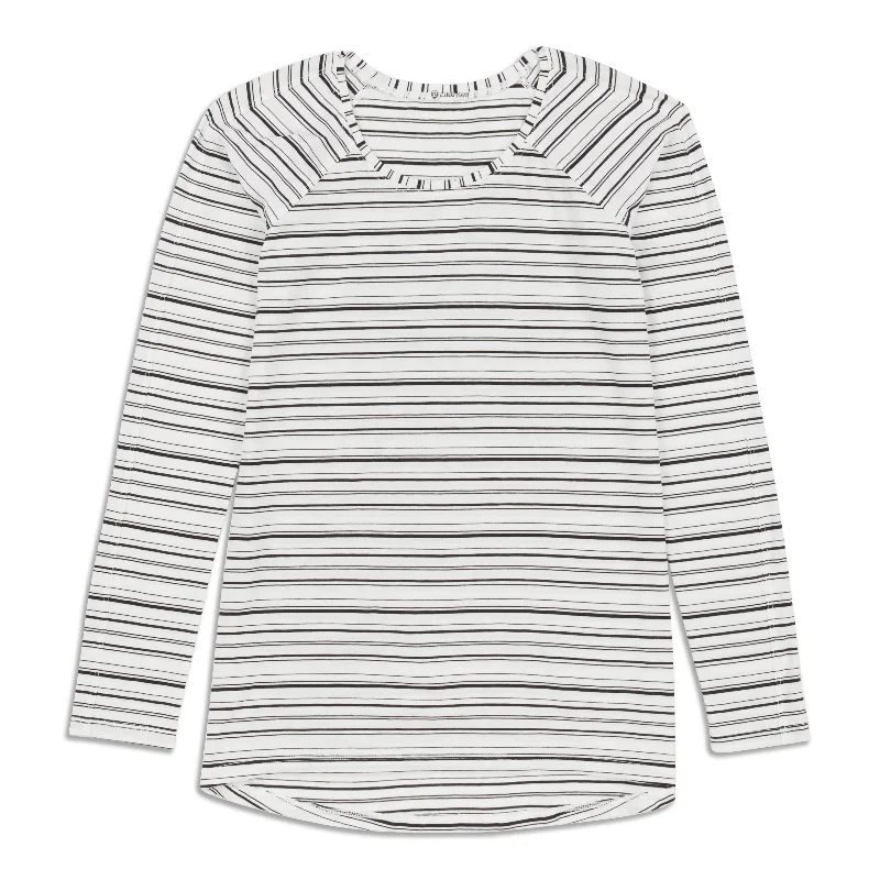 Women's Relaxed Fit Long Sleeve T-shirt for Travel -Emerald Long Sleeve Shirt - Resale Women's Relaxed Fit Long Sleeve T-shirt for Travel -Emerald Long Sleeve Shirt - Resale