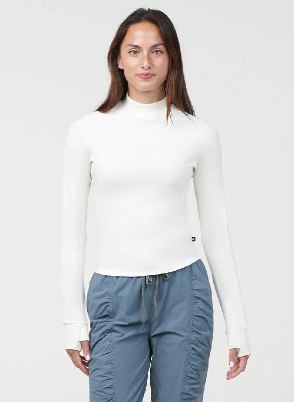 Women's Trendy Long Sleeve T-shirt for Active Days -Mock Neck Long Sleeve