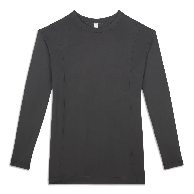 Women's Oversized Long Sleeve T-shirt for Relaxation -Pleated Back Long Sleeve Shirt - Resale Women's Oversized Long Sleeve T-shirt for Relaxation -Pleated Back Long Sleeve Shirt - Resale