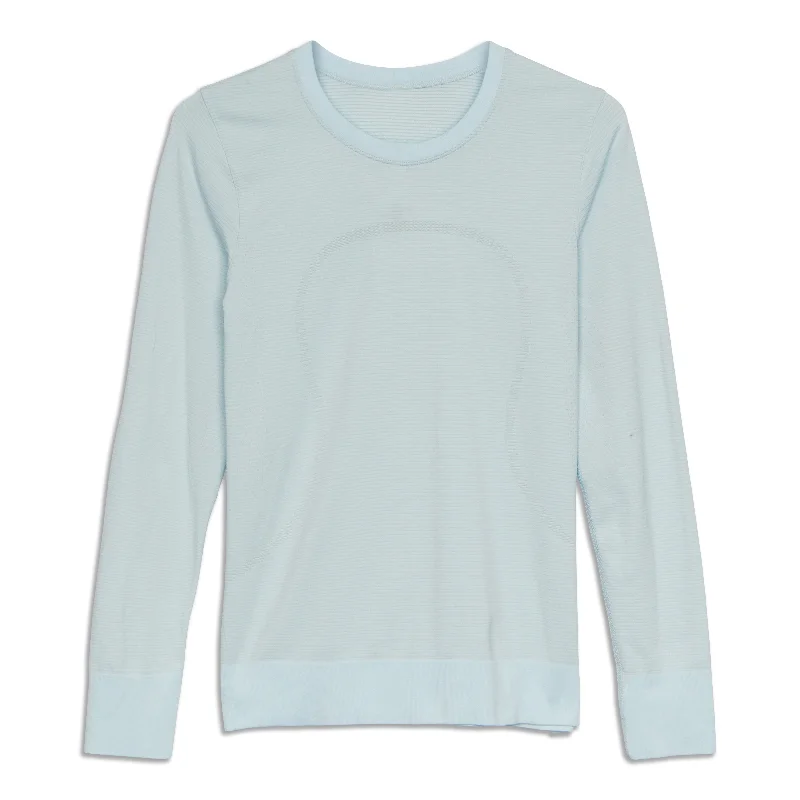 Women's Cool Long Sleeve Shirt with Cuffed Sleeves -Swiftly Relaxed Long Sleeve Shirt 2.0 - Resale Women's Cool Long Sleeve Shirt with Cuffed Sleeves -Swiftly Relaxed Long Sleeve Shirt 2.0 - Resale