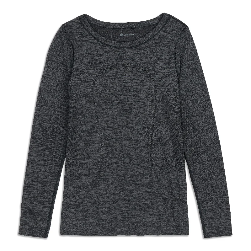 Women's Simple V-neck Long Sleeve Tee for Day Wear -Swiftly Relaxed Long Sleeve Shirt - Resale Women's Simple V-neck Long Sleeve Tee for Day Wear -Swiftly Relaxed Long Sleeve Shirt - Resale