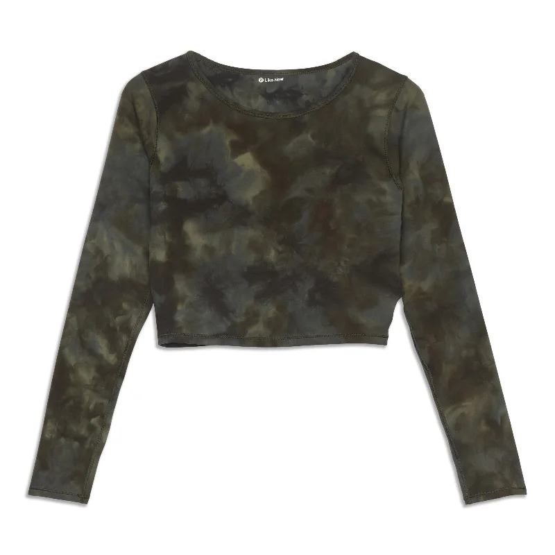 Women's Bold Print Long Sleeve T-shirt -Wunder Train Cropped Long Sleeve Shirt - Resale Women's Bold Print Long Sleeve T-shirt -Wunder Train Cropped Long Sleeve Shirt - Resale