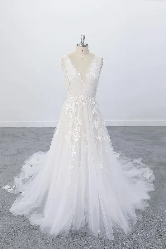 Classic Wedding Dresses with Square Neckline for Timeless Style -Deep V Plunge Beach Wedding Dress Tulle Skirt Lace Wedding Dress With V Back OKU70