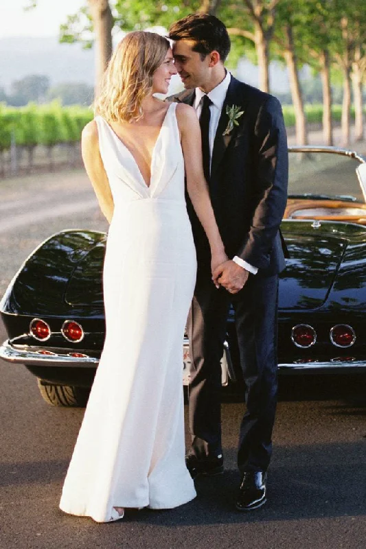Wedding Dresses with Floor-Length Skirt for Dramatic Effect -Elegant Sheath V Neck Off White Wedding Dress Simple Beach Wedding Gown OKX57