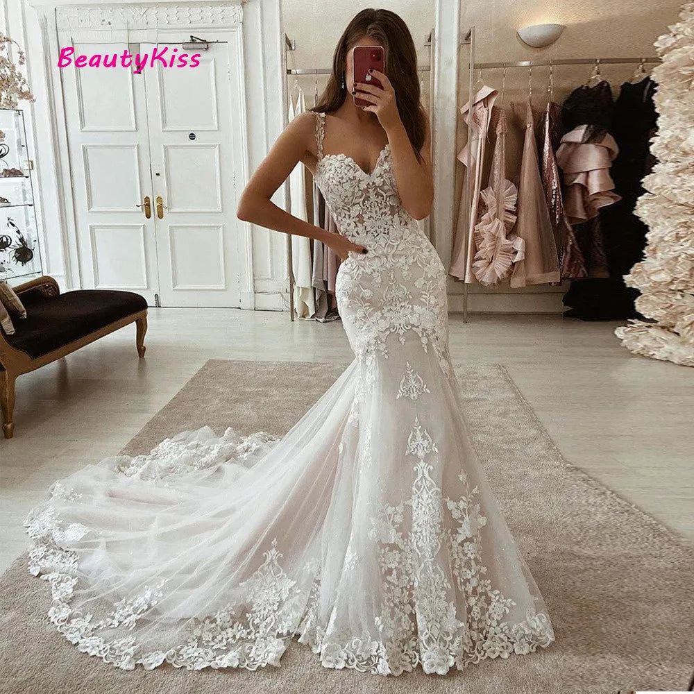 Fit-and-Flare Wedding Dresses for Perfect Silhouette -Ivory Mermaid Wedding Dresses Lace Appliques Tulle Bridal Gowns with Court
