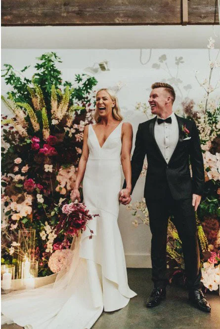 Tulle Wedding Dresses with Off-Shoulder Neckline for Dreamy Look -Mermaid V-Neck Backless Sweep Train Satin Charming Wedding Dress OKK45 Tulle Wedding Dresses with Off-Shoulder Neckline for Dreamy Look -Mermaid V-Neck Backless Sweep Train Satin Charming Wedding Dress OKK45