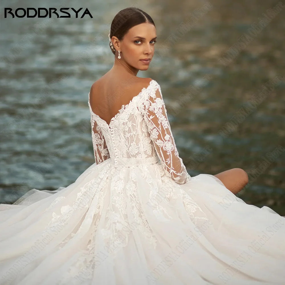 Plunging Neckline Wedding Dresses for Bold Style -Wedding Dresses For Woman Long Sleeves Lace Applique Bride Gowns